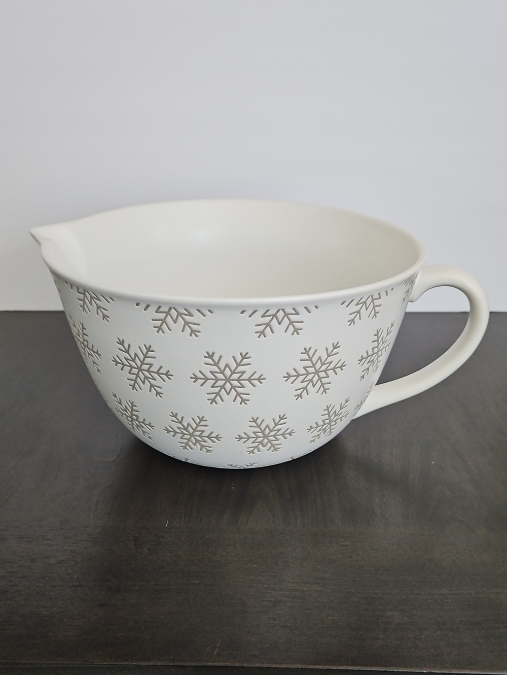 Crate & Barrel Batter White Snowflake Mixing Bowl with Pour Spout